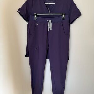 Figs Deep Purple scrub set XS top and Small bottom